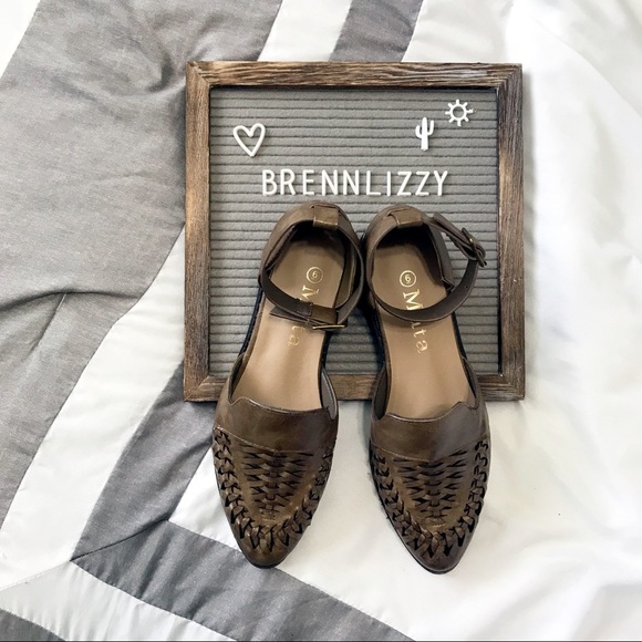 Weaving Woven Taupe Pointed Toe Sandals Flats NEW - Picture 2 of 7